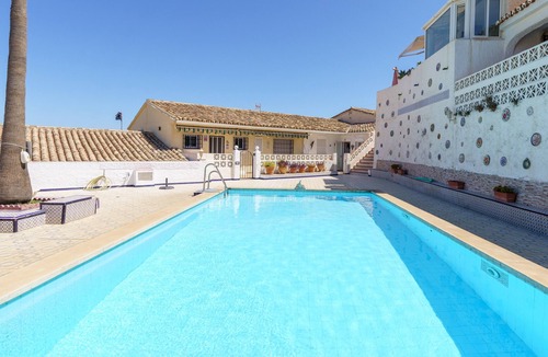 Mijas Costa House | Holiday Home '2 in Front Of The Sea' with Sea View, Wi-Fi and Air Conditioning