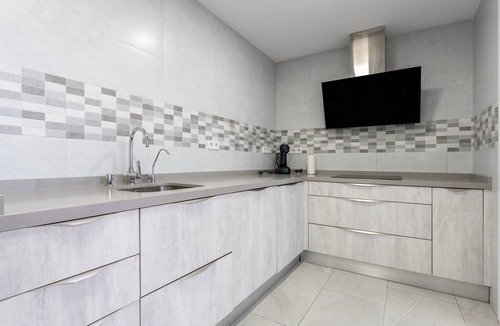 Fuengirola City Centre House | Holiday Home 'Capitán' with Private Terrace, Balcony & Wi-Fi