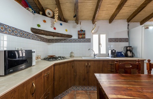 Benajarafe House | Holiday Home 'Casa Del Pipa Con Vistas Al Mar' with Sea View, Wi-Fi and Air Conditioning