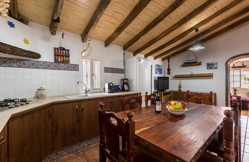 Benajarafe House | Holiday Home 'Casa Del Pipa Con Vistas Al Mar' with Sea View, Wi-Fi and Air Conditioning