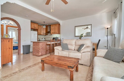 Alcaucin House | Holiday Home 'El Escondite' with Private Pool, Wi-Fi and Air Conditioning