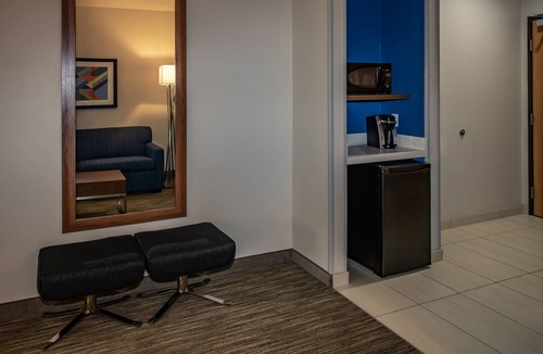 East Roseville Parkway Hotel | Holiday Inn Express Hotel & Suites Roseville-Galleria Area by IHG