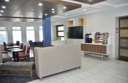 Windsor Hotel | Holiday Inn Express® Windsor Sonoma Wine Country by IHG