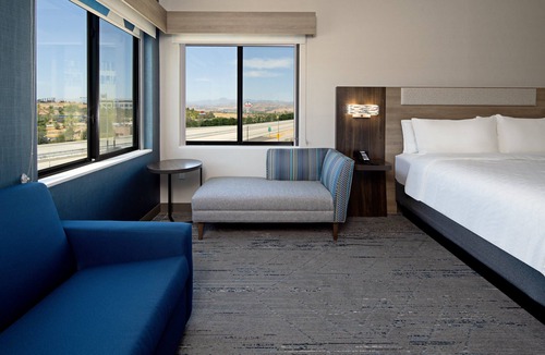 Valencia Hotel | Holiday Inn Express & Suites Valencia - Santa Clarita by IHG