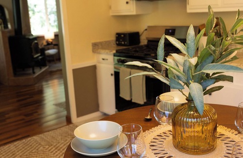 Cedar Ridge Cottage | Hollydale House: Comfortable House with a Hot Tub and Seasonal Pool!
