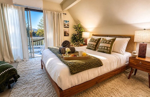Groveland House | Hot Tub, Fire Pit, BBQ & Sauna 33 mile to Yosemite