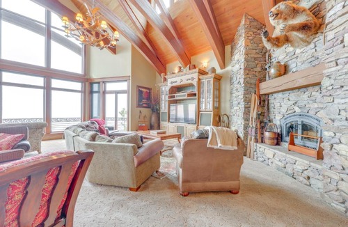 Yucaipa House | Hot Tub + Views: Luxe Mountain Escape in Yucaipa