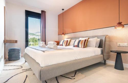 Carihuela Villa | House with private rooftop pool, cinema, gym REMS