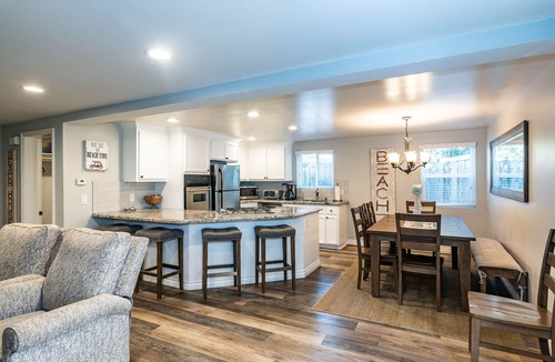 Silver Strand House | Huge 3,600 square foot beach house 5 houses from the sand at Silver Strand Beach
