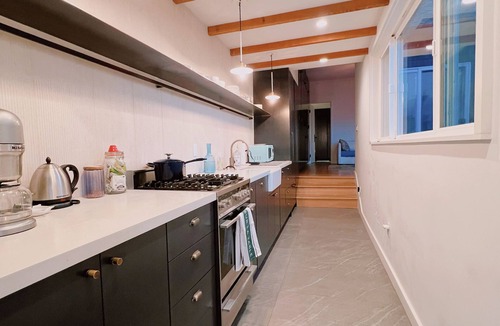 Russian Hill Cottage | Iconic 2BR, Bay Views, Walk to SF Landmarks- Detached Cottage, at the Park
