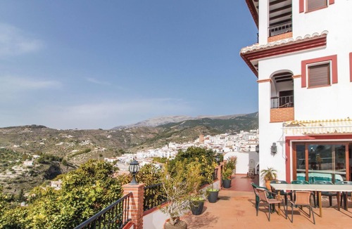 Canillas de Albaida House | In Canillas de Albaida awaits you this grandiose vacation villa with impressive views of the mountai
