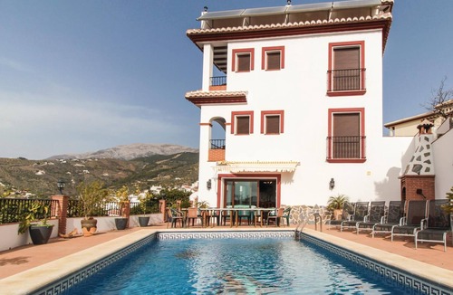 Canillas de Albaida House | In Canillas de Albaida awaits you this grandiose vacation villa with impressive views of the mountai