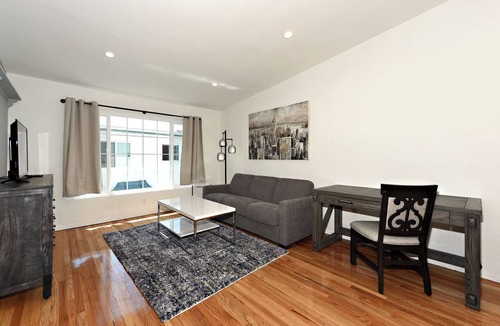 Mar Vista Apartment | ING5- Charming 2-bedroom 2 bath apartment in nice Los Angeles with WiFi, AC