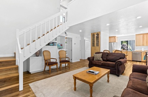 Hiouchi Cabin | Jed Smith Cabin with Tennis/Pickle ball courts and HOT TUB!