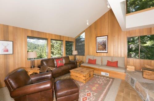 Alpine Meadows House | Juniper at Alpine - Private Hot tub, Pet Friendly & Free Shuttle to Slopes