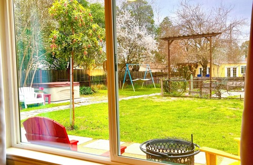 Southeastern Sacramento Cottage | King & Queen Suites, Hot Tub, Yard, Silkie Petting Zoo, WiFi, 5 Star