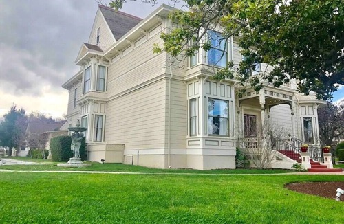 Salinas House | KING SUITE in Mansion Near Beach Monterey Carmel