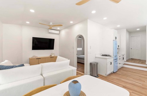 Beach Barber Tract Villa | La Jolla Villa by the Sea - Walk to Windansea