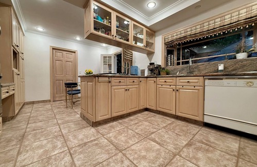 Sherman Oaks Villa | LA Pool & Rooftop Estate – Valley Views – Sleeps 10 – Universal 10 min