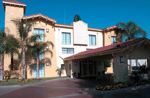 Bakersfield Hotel | La Quinta Inn by Wyndham Bakersfield South