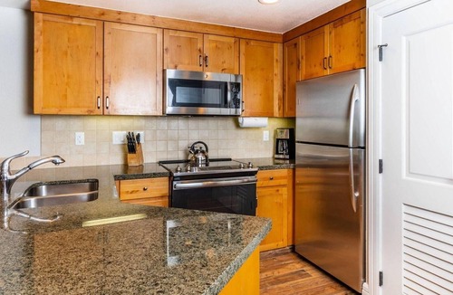 South Lake Tahoe Villa | Lake Tahoe Mountain Escape with Spacious 2BR Villa Near Heavenly Village