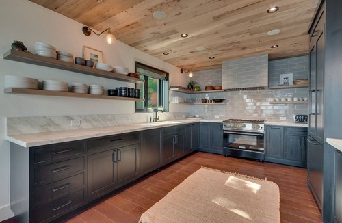 Tahoma House | Lakefront 6-bedroom house with Pier and Hot tub perfect for family getaways