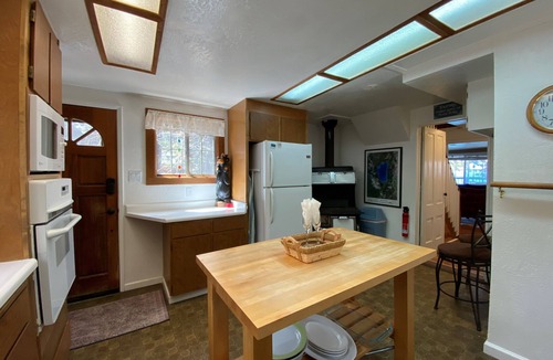 Lincoln Park Cabin | Lakefront Historic Tahoe Cabin | Private Beach + Views | Pet Friendly(ZC1298)