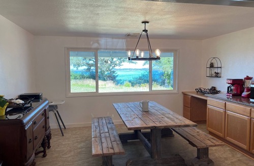 Crescent City House | Lakefront Ranch with Hot Tub and WiFi in Crescent City