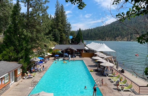 Bass Lake Hotel | Lakeside Suite Steps from Bass Lake & Yosemite National Park w/Pool Access