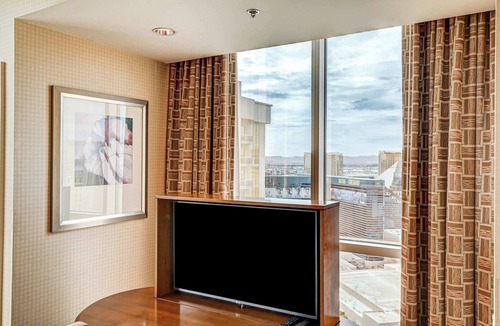 Las Vegas Apartment | Large 1BR at MGM With Strip View
