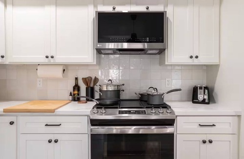 Los Angeles House | Large Home w/Views of DTLA Sleeps 8 Golf/Spa/Fire