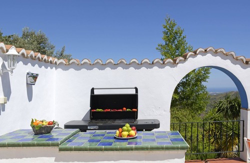 Comares Villa | Las Brisas-Your Private Slice of Andalusian Paradise. pool-airco-privacy-views