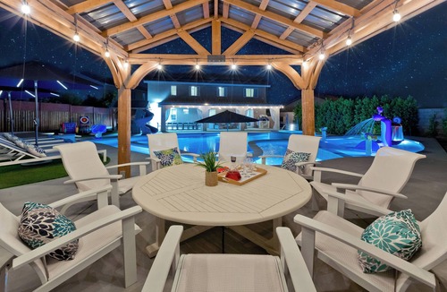 Coachella Villa | LAZY RIVER Splash park Pedal boats Water slide Theater Arcades Volleyball