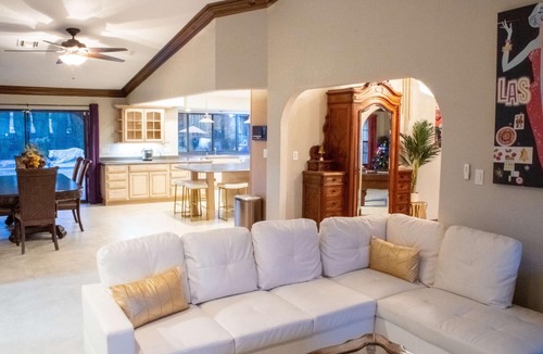Paradise Crest House | Leopard Lux Gold Rush: Heated*Pool, 4000SqFt, Jacuzzi*, Billiards, Darts, Projector, 4K TV's, Darts
