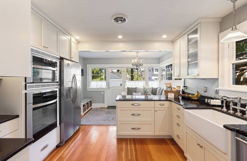 Old Bend House | Located on Bend's most sought after historic district street, provides the perfe