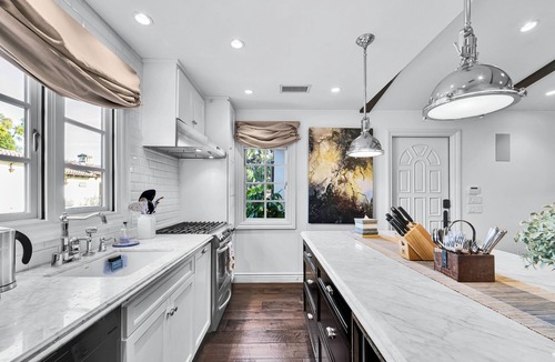 The Flats House | Location, Location, Location!!!! Located In The Heart Of Beverly Hills
