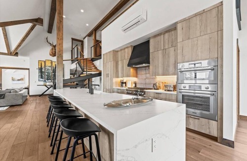 Stateline Condo | Loft w/spectacular lakeviews 4,217 sqft. 5 bed, 6 bath