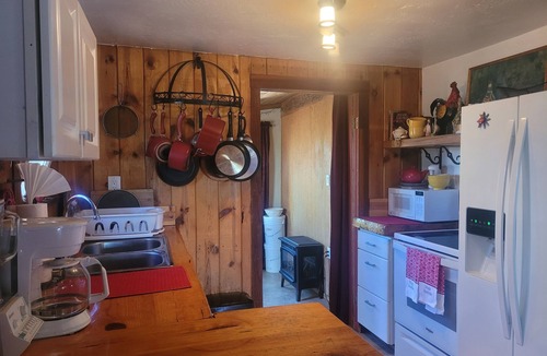 Pine Cove Cabin | ‘Lovebirds Cabin’ Enchanting Historic Idyllwild Cabin Peaceful, Romantic Retreat