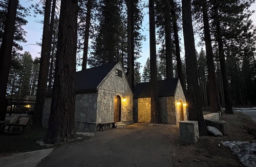 Y Area Cottage | Lovely 3-bedroom cottage in South Lake Tahoe perfect for your getaway