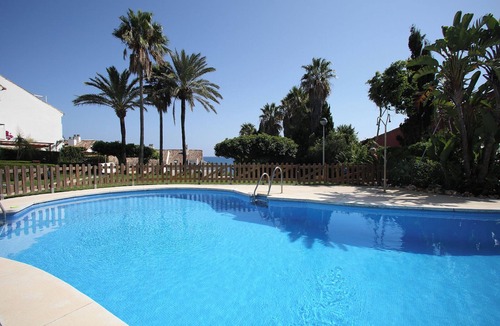 Bahia Dorada House | Lovely 3 bedroom townhouse by the beach near Estepona w shared pool and garden