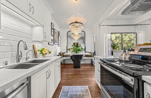 Valley Village Apartment | Luca's Tree Flat! The 1bed condo in Studio City/Valley Village