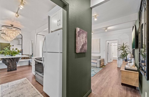 Valley Village Apartment | Luca's Tree Flat! The 1bed condo in Studio City/Valley Village