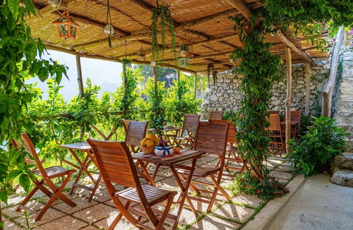Pontone Apartment | Luisella studio apartment: sleeping in a scenic lemon grove on the Amalfi Coast!