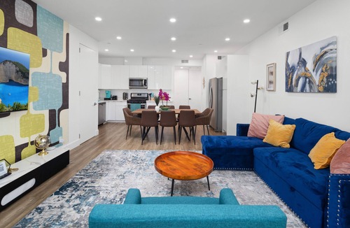 Harbor Gateway South House | Luminousness Reflection 4B2.5B Home