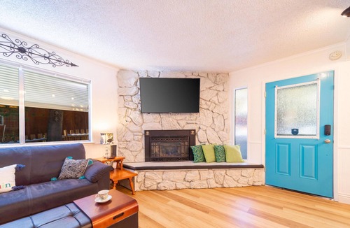 Country Club Estates House | Luna Lodge - 4BR, 2BA Close to Hike, Bike Trails