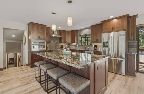 Round Hill Village House | Luna’s Mountain Manor | Chef Kitchen & Game Room