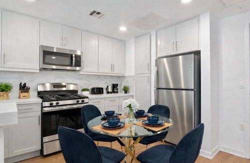 Downtown Apartment | Lux 1BD/1BTH apt in peaceful Glendale w pool,gym,hot tub, rooftop, free parking