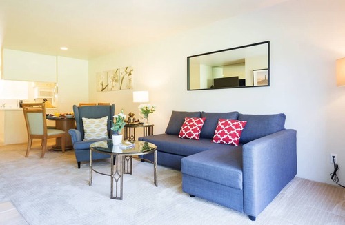 Napa Apartment | Luxe Golf View Condo Prime Napa Location