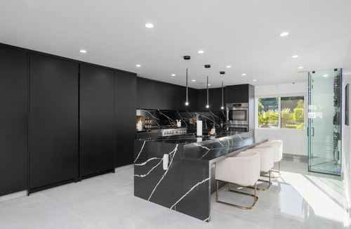 Woodland Hills House | Luxurious Villa in Woodland Hills