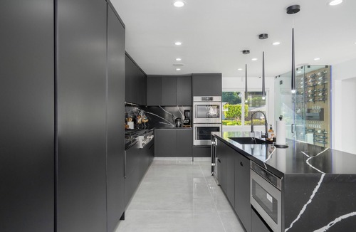 Woodland Hills House | Luxurious Villa in Woodland Hills